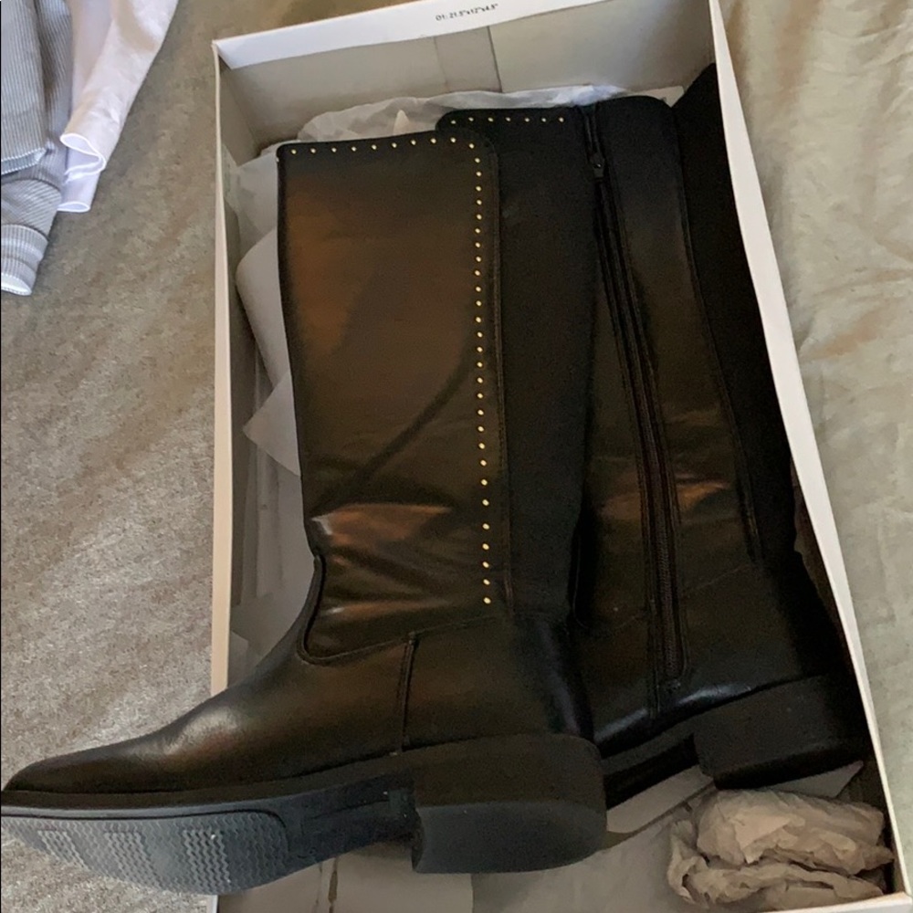 Riding boots